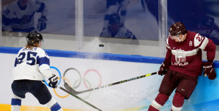 Latvija hokeja izlase sīvā cīņā atzīst Somijas pārākumu