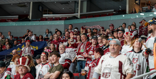Hokeja leģendu spēles pamatlaiks noslēdzas ar draudzīgu neizšķirtu