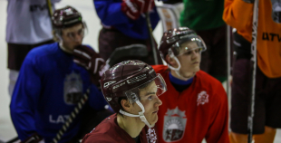 Latvijas hokeja izlase aizvada pirmo treniņu pirms gaidāmā turnīra Francijā