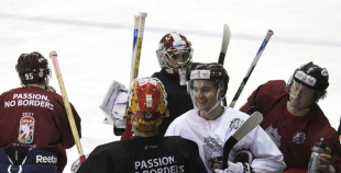 Hokeja diena: Jautrā un pozitīvā gaisotnē noslēdzies Latvijas izlases atklātais treniņš