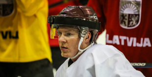 FOTO: U-20 izlases pirmdienas ledus treniņš "Volvo" ledus hallē 