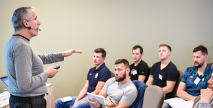 Boba Hārtlija seminārs pulcē 80 trenerus no Latvijas un ārvalstīm