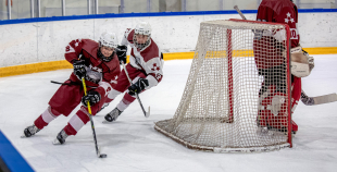 Uz oriģinālā izmēra laukumiem aizvadīti pirmie 3 pret 3 ledus treniņi