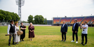 Latvijas hokeja izlase saņem solītās biļetes uz Dziesmu un Deju svētkiem