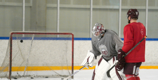 FOTO: Merzļikins un Latvijas hokeja izlases treniņš