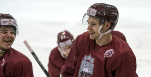 Latvijas izlases treniņnometnei pievienojušies Kaspars Daugaviņš un Kristaps Sotnieks