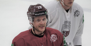 VIDEO + FOTO: Latvijas hokeja izlase oficiāli uzsāk treniņnometni 