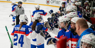 Latvijas sieviešu izlase Pasaules čempionāta atklāšanas mačā piekāpjas Slovākijai