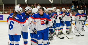 Latvijas sieviešu izlase Pasaules čempionāta atklāšanas mačā piekāpjas Slovākijai