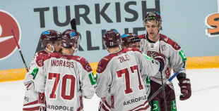 Latvijas hokeja izlase aizraujošā mačā piekāpjas Krievijas valstsvienībai 