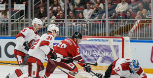 Hokeja leģendu spēles pamatlaiks noslēdzas ar draudzīgu neizšķirtu