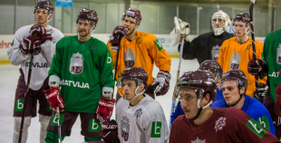 Hārtlija vadībā Latvijas valstsvienība aizvada treniņu; nosaukts arī izlases kapteinis turnīram Minskā