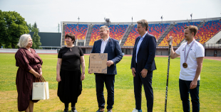 Latvijas hokeja izlase saņem solītās biļetes uz Dziesmu un Deju svētkiem