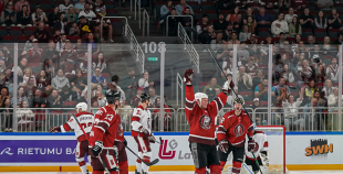 Hokeja leģendu spēles pamatlaiks noslēdzas ar draudzīgu neizšķirtu