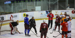 Latvijas hokeja izlase aizvada pirmo treniņu pirms gaidāmā turnīra Francijā