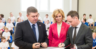 “Maxima Latvija” uzsāk vēsturisku sadarbību ar LHF un LVS bērnu un jauniešu sporta jomā