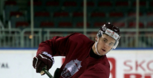 Latvijas hokeja izlases aizvada pirmo treniņu "Arēnā Rīga"