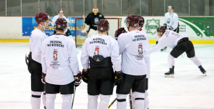 Latvijas izlases treniņnometnei pievienojušies Kaspars Daugaviņš un Kristaps Sotnieks