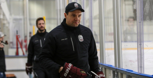 FOTO: Latvijas izlase pilnā sastāvā "slīpē" vairākumu