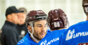 FOTO: Latvijas hokeja izlase gatavojas Pekinas olimpiskajām spēlēm