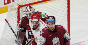 Latvijas hokeja izlase sīvā cīņā atzīst Krievijas valstsvienības pārākumu 
