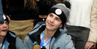 FOTO: Mājās atgriežas mūsu 3x3 olimpiskie čempioni hokejā!