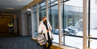 FOTO: Latvijas hokeja izlases dodas uz Pekinas olimpiskajām spēlēm