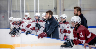 Uz oriģinālā izmēra laukumiem aizvadīti pirmie 3 pret 3 ledus treniņi