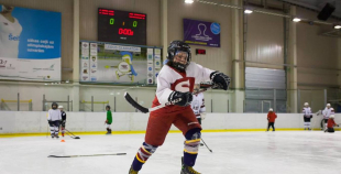 Jautrā gaisotnē aizvadīta Starptautiskā meiteņu hokeja diena