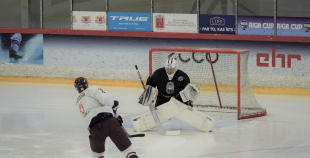 VIDEO + FOTO: Latvijas hokeja izlase oficiāli uzsāk treniņnometni 