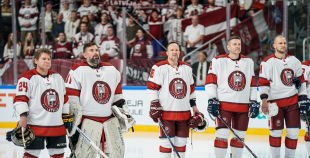 Hokeja leģendu spēles pamatlaiks noslēdzas ar draudzīgu neizšķirtu