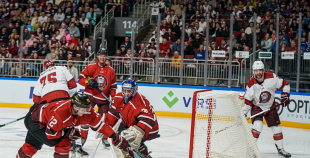 Hokeja leģendu spēles pamatlaiks noslēdzas ar draudzīgu neizšķirtu