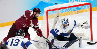 Latvija hokeja izlase sīvā cīņā atzīst Somijas pārākumu