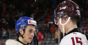 Latvijas hokejisti sīvā cīņā piekāpjas Slovākijas komandai