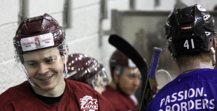 Hokeja diena: Jautrā un pozitīvā gaisotnē noslēdzies Latvijas izlases atklātais treniņš