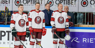 Hokeja leģendu spēles pamatlaiks noslēdzas ar draudzīgu neizšķirtu