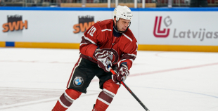 Hokeja leģendu spēles pamatlaiks noslēdzas ar draudzīgu neizšķirtu