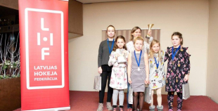 Lieliskā atmosfērā aizvadīts meiteņu turnīrs Tukumā