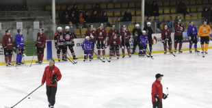 Hokeja diena: Jautrā un pozitīvā gaisotnē noslēdzies Latvijas izlases atklātais treniņš