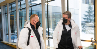 FOTO: Latvijas hokeja izlases dodas uz Pekinas olimpiskajām spēlēm