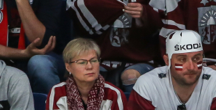 Latvijas hokeja izlase sīvā cīņā atzīst Krievijas valstsvienības pārākumu 