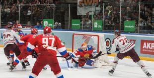 Latvijas hokeja izlase aizraujošā mačā piekāpjas Krievijas valstsvienībai 