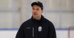 FOTO: Latvijas izlase pilnā sastāvā "slīpē" vairākumu