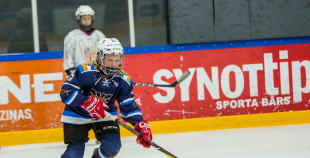 FOTO: Apbalvotas LBJČH labākās komandas un rezultatīvākie spēlētāji