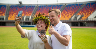 Latvijas hokeja izlase saņem solītās biļetes uz Dziesmu un Deju svētkiem