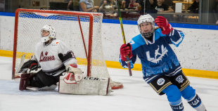 Vakar tika aizvadīta pirmā "Optibet" Baltijas sieviešu hokeja čempionāta spēle starp SHK "Laima" un "L&L Hope"