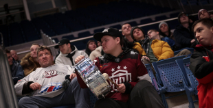 Latvijas hokeja izlase Bratislavas Ziemassvētku turnīru sāk ar uzvaru