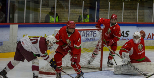 Latvijas U-18 izlase vēl vienā ilgstošā bullīšu sērijā svin uzvaru pār Baltkrieviju