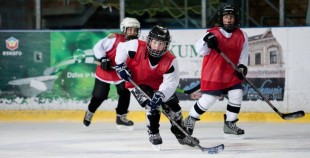 Lieliskā atmosfērā aizvadīts meiteņu turnīrs Tukumā