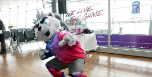 Lidostā “Rīga” atklāta IIHF Pasaules Čempionāta Hokejā informācijas un atpūtas zona faniem